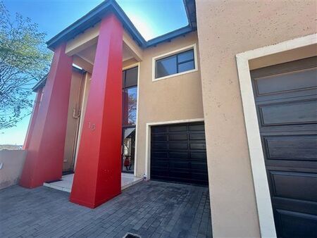5 Bedroom House in Glen Eagles Estate