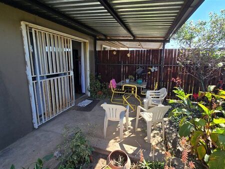 2 Bedroom House in Mnandi Ah