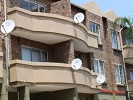 2 Bedroom Flat in Rooihuiskraal North