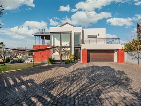 5 Bedroom House in Copperleaf