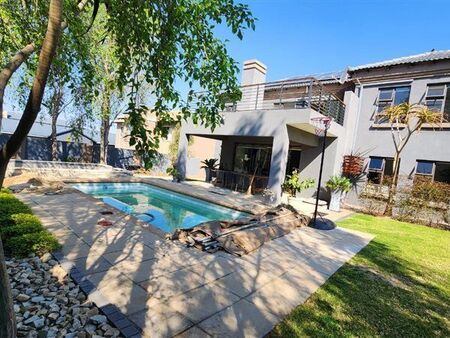 5 Bedroom House in Midlands Estate