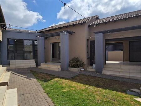 3 Bedroom House in Midlands Estate