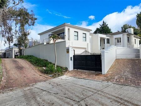 2 Bedroom Apartment in Bishopscourt