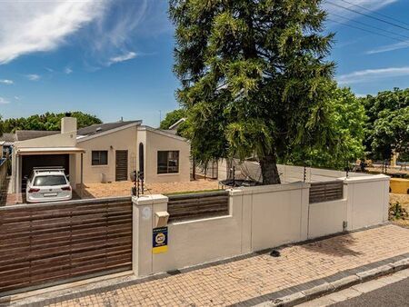 3 Bedroom House in Claremont