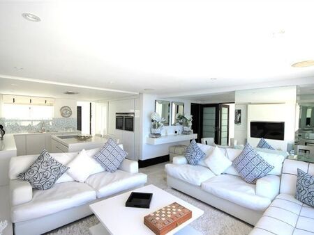 2 Bedroom Apartment in Sea Point