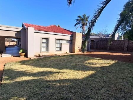 4 Bedroom House in Hartswater