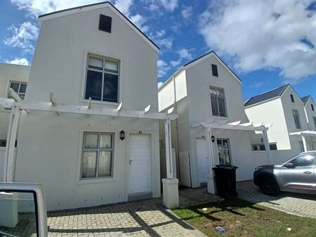 4 Bedroom House in Nuutgevonden