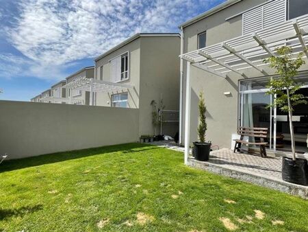 2 Bedroom Townhouse in Somerset Lakes