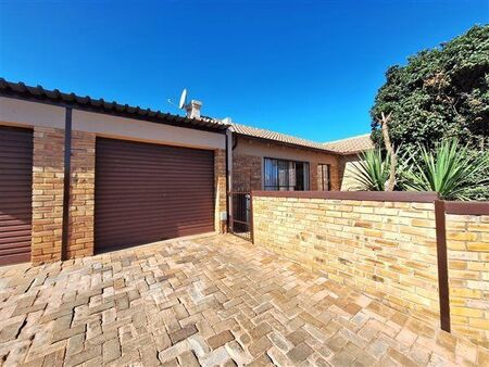 2 Bedroom Townhouse in Weltevreden Park