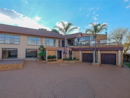 5 Bedroom House in Chancliff Ridge