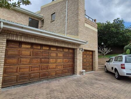 4 Bedroom House in Hersham