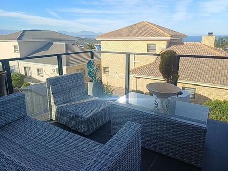4 Bedroom house to rent in Hartenbos Heuwels