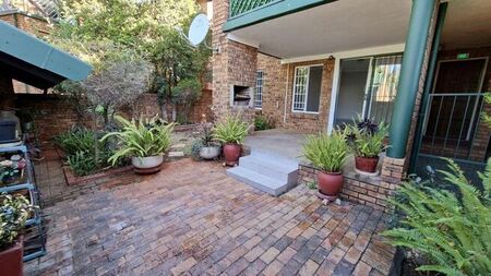 2 Bedroom townhouse - sectional to rent in Faerie Glen, Pretoria