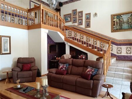 6 Bedroom House in Montana Park