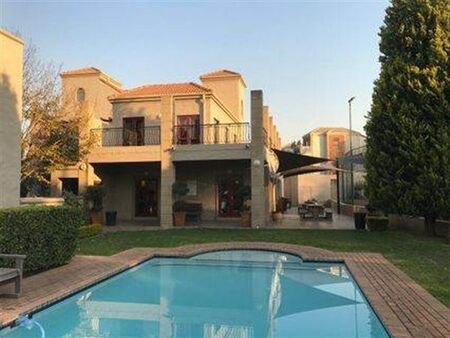 2 Bedroom Townhouse in Paulshof