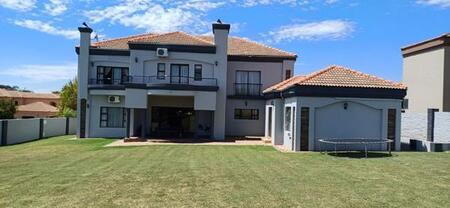 6 Bedroom House in Blue Valley Golf Estate