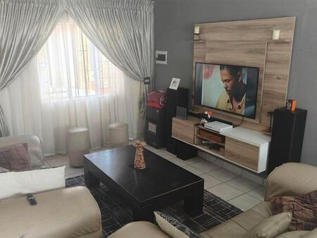 3 Bedroom Townhouse in Kosmosdal