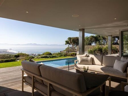 4 Bedroom House in Whale Rock