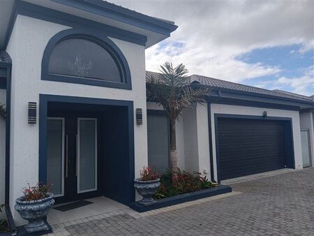 3 Bedroom House in Dana Bay