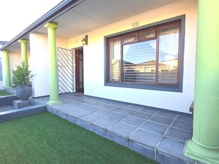 2 Bedroom Townhouse in Wynberg