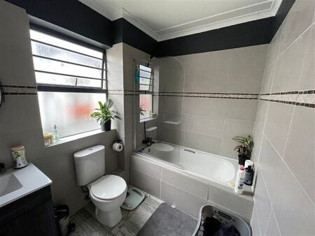 2 Bedroom Apartment in Burgundy Estate