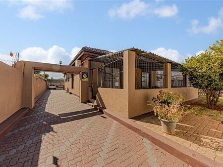 3 Bedroom House in Roodepoort North