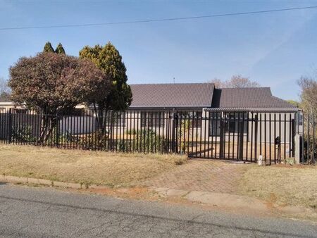 4 Bedroom House in Witpoortjie