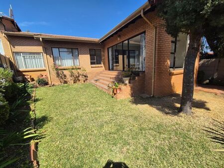 3 Bedroom house to rent in Garsfontein, Pretoria