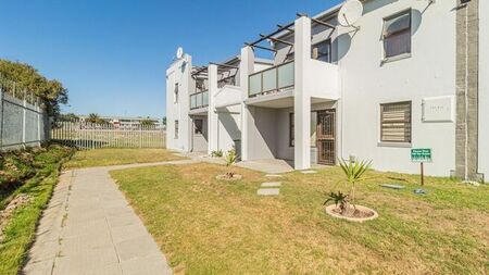 2 Bedroom apartment to rent in Golf Course, Parow
