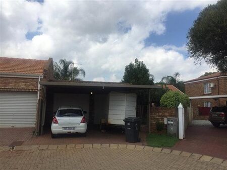 3 Bedroom Townhouse in Montana Park