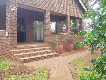 4 Bedroom House in Magalieskruin