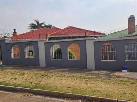 3 Bedroom House in Kensington