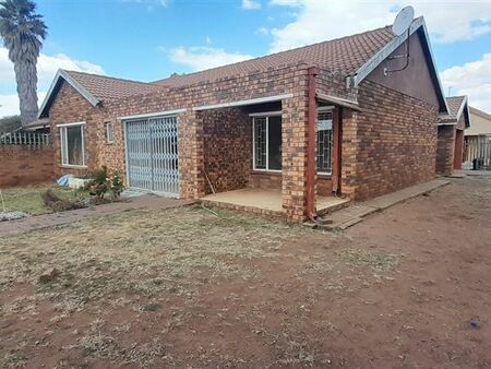 3 Bedroom House in Unitas Park
