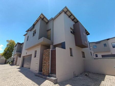3 Bedroom Townhouse in Glen Marais