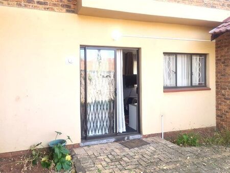 1 Bedroom Apartment in Van Riebeeck Park