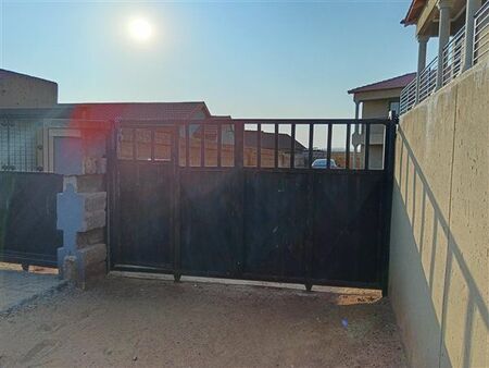 2 Bedroom House in Vosloorus