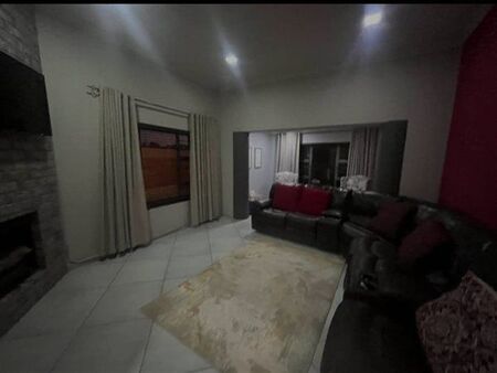 4 Bedroom House in Ravenswood