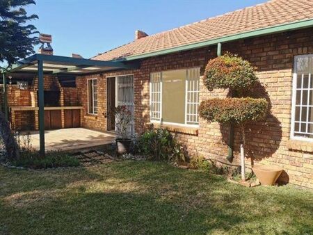 3 Bedroom Townhouse in Rooihuiskraal North
