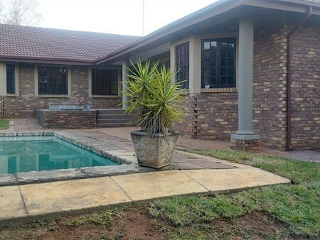 4 Bedroom House in Highveld