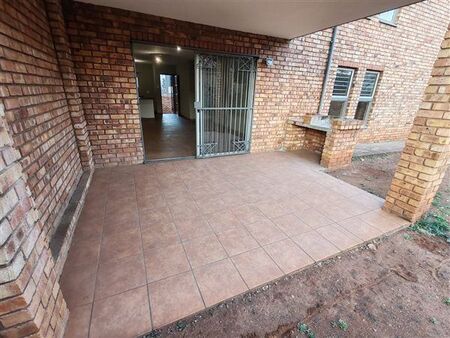 3 Bedroom Simplex in Die Hoewes