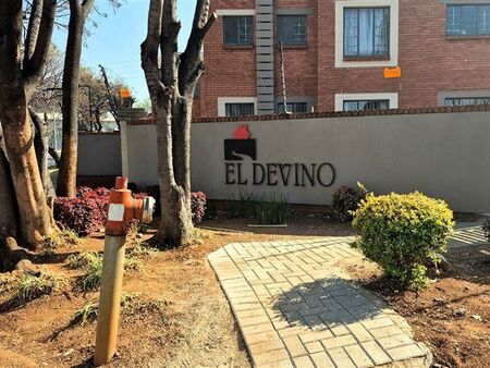 3 Bedroom Apartment in Die Hoewes
