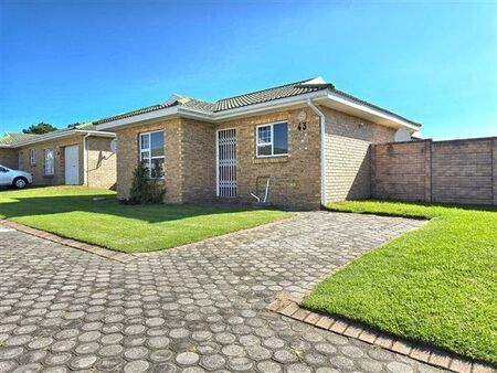 2 Bedroom Townhouse in Lorraine Manor