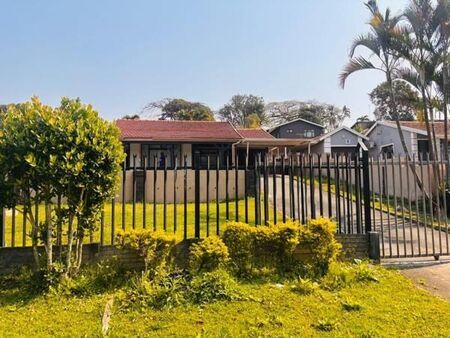 Bachelor apartment in Yellowwood Park