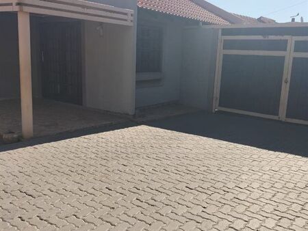 2 Bedroom House in Mabopane
