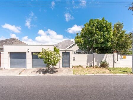 3 Bedroom House in Claremont