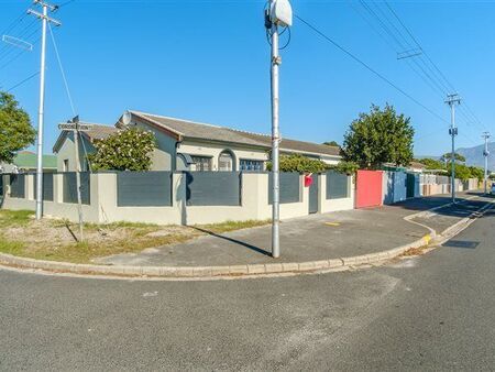 2 Bedroom House in Plumstead