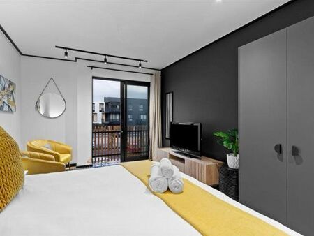 Studio Apartment in Century City
