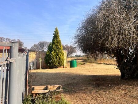 1 Bedroom apartment to rent in Vredenhof Sh, Bloemfontein