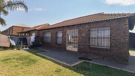 3 Bedroom townhouse - sectional to rent in Andeon, Pretoria