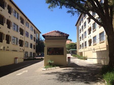 3 Bedroom Apartment in Baileys Muckleneuk